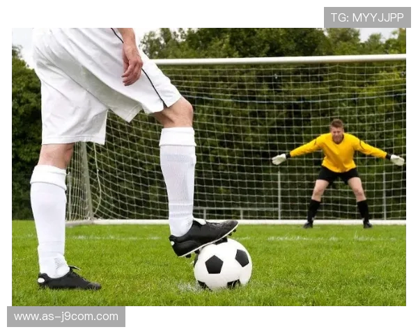 探讨足球比赛中界外球抛掷时能否助跑及其相关规则与技术细节解析